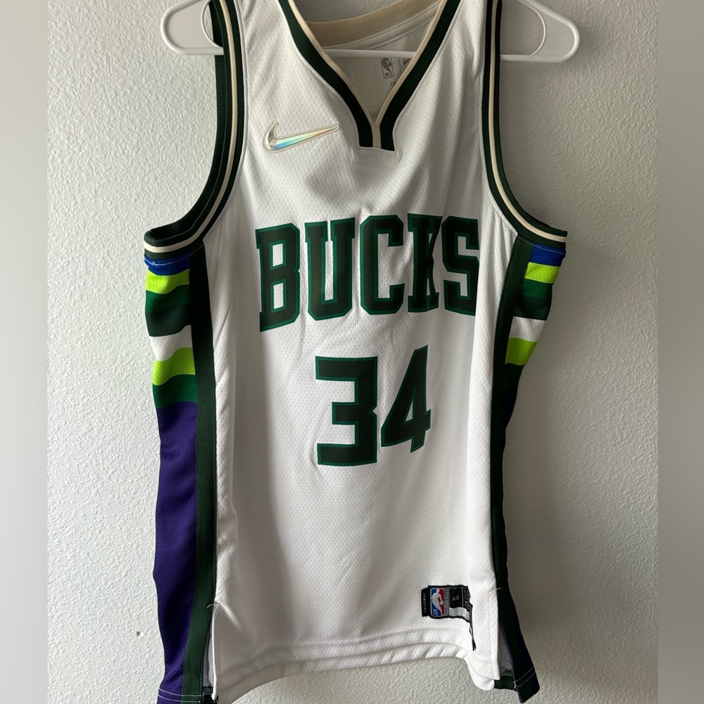 Milwaukee BUCKS city edition jersey- L